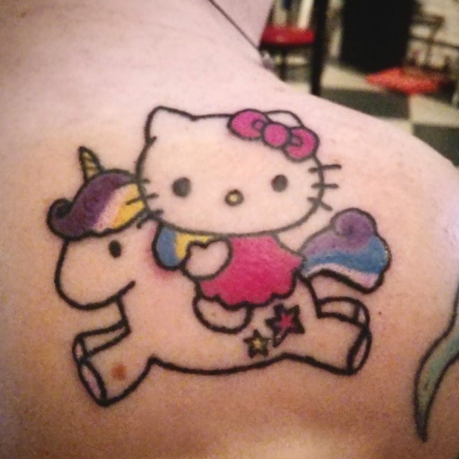 Các mẫu hình xăm Hello Kitty đẹp nhất cho người trên 50 tuổi