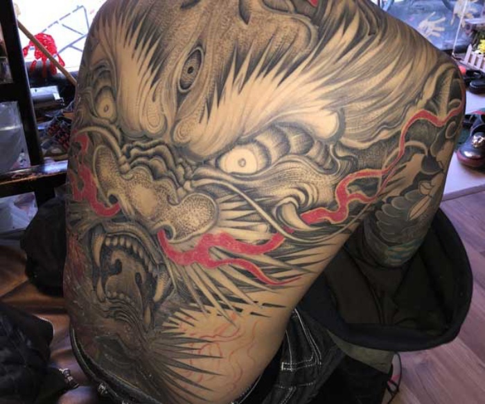 Hình xăm con rồng kín lưng