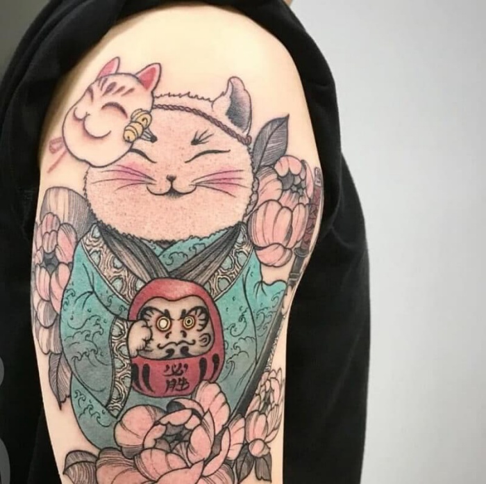 Hình xăm Nhật cổ hình mèo thần tài ở bắp tay 