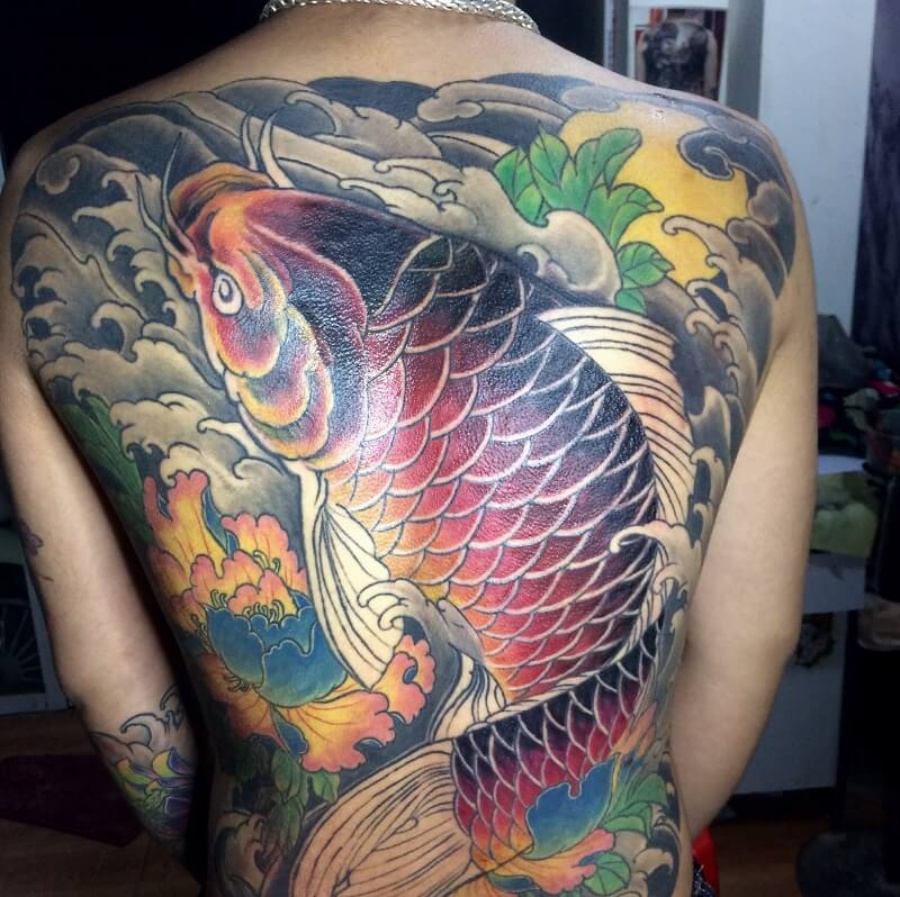 Hình xăm Nhật cổ cá chép full lưng màu sắc