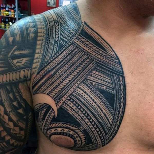 Mẫu hình xăm theo phong cách bộ lạc Samoa ở bắp tay