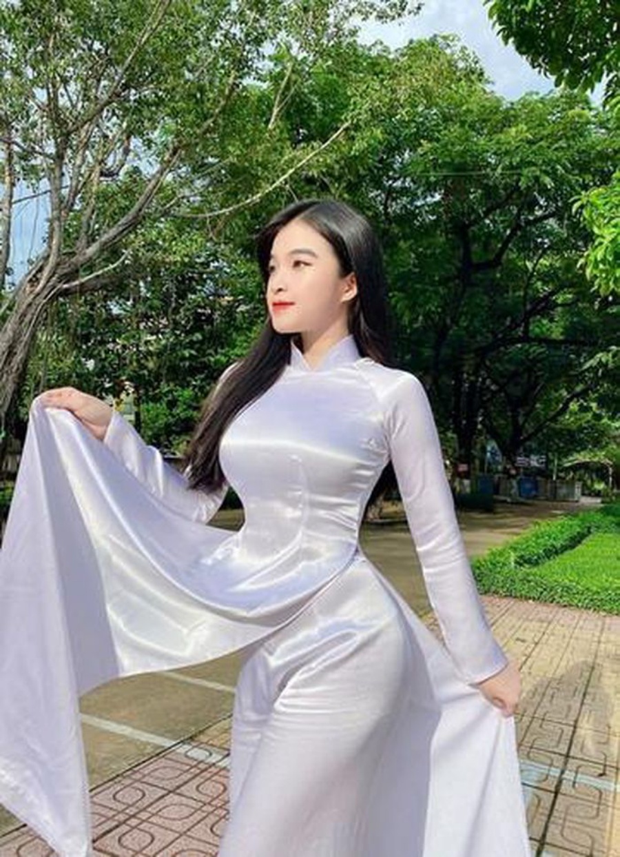 03192302 2 anh gai xinh mac ao dai