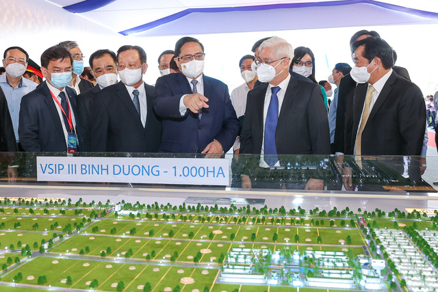Thủ tướng Phạm Minh Chính tham quan mô hình Khu công nghiệp VSIP III tại tỉnh Bình Dương