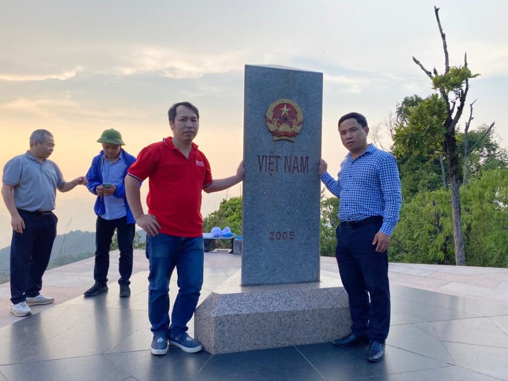 Cột mốc A Pa Chải (Mường Nhé, Điện Biên).