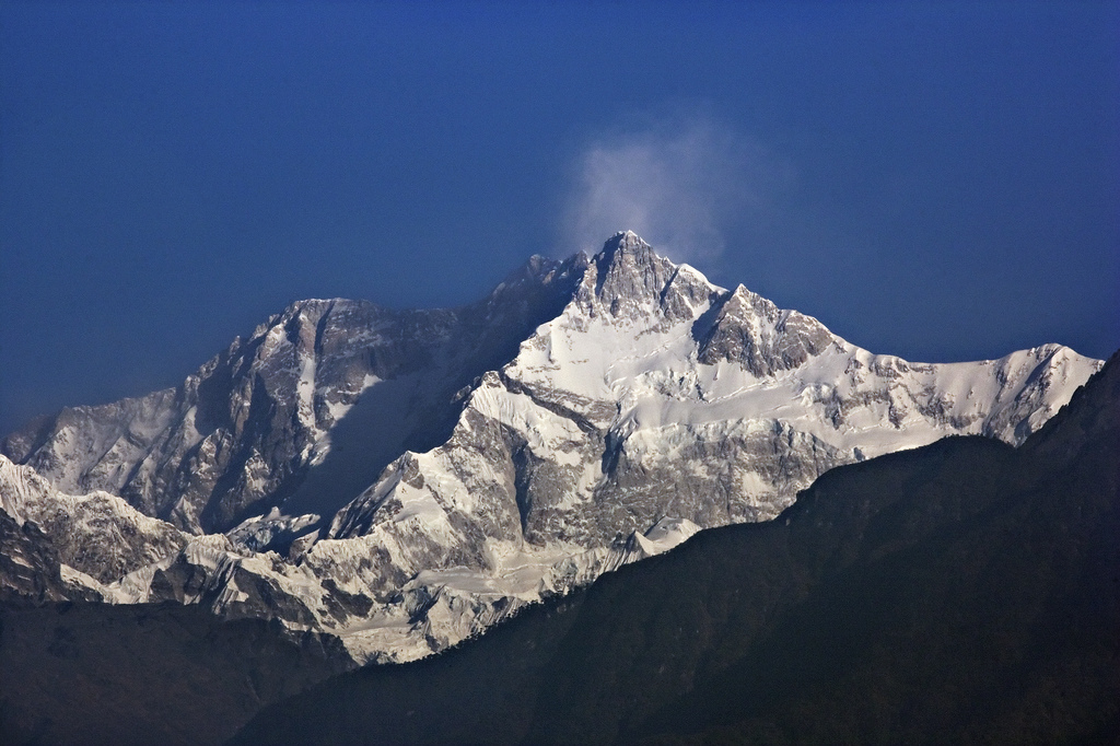 K2 là đỉnh núi cao thứ 2 của trái đất, nằm trên biên giới Kashmir và Tân Cương (Trung Quốc)