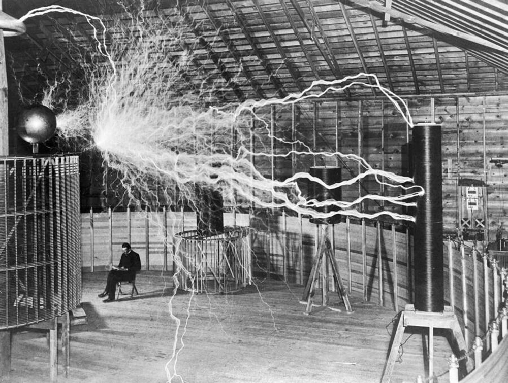 Thí nghiệm về máy phát phóng đại của Nikola Tesla