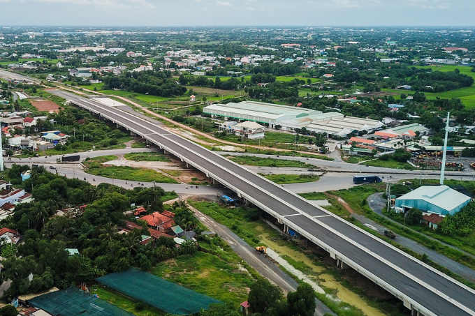 Cao tốc Bến Lức - Long Thành đoạn qua huyện Nhà Bè tháng 7/2020