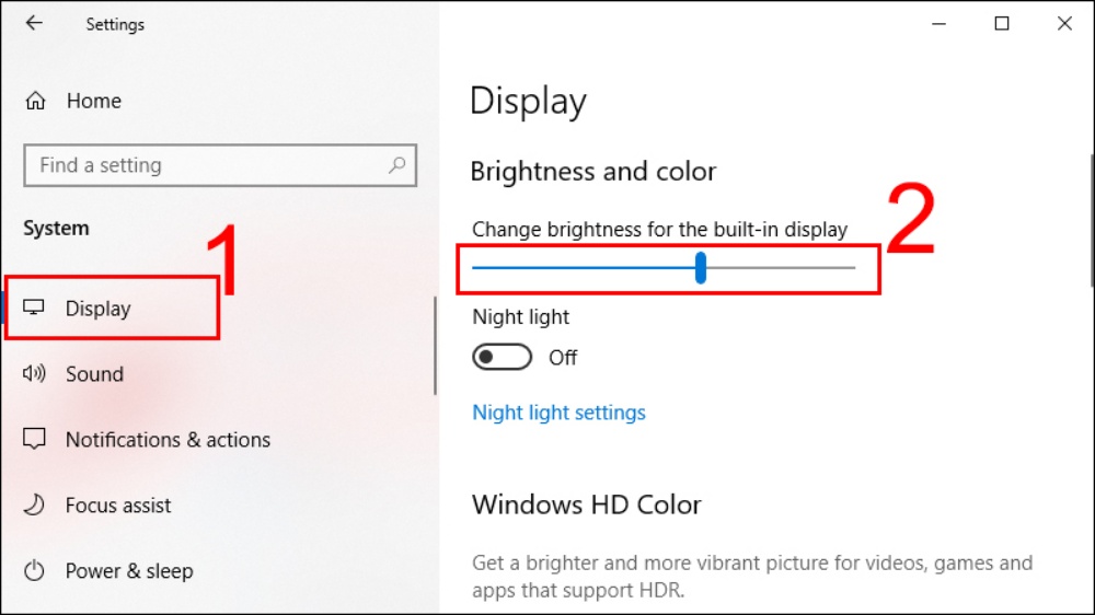 Chọn Display và trượt Change brightness for the built-in display để điều chỉnh độ sáng