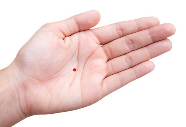 Nốt ruồi son ở trong lòng bàn tay mang lại thành công, thuận lợi.