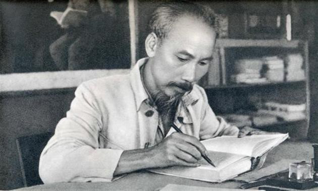 Chủ tịch Hồ Chí Minh - Anh hùng giải phóng dân tộc Việt Nam và nhà văn hóa kiệt xuất.