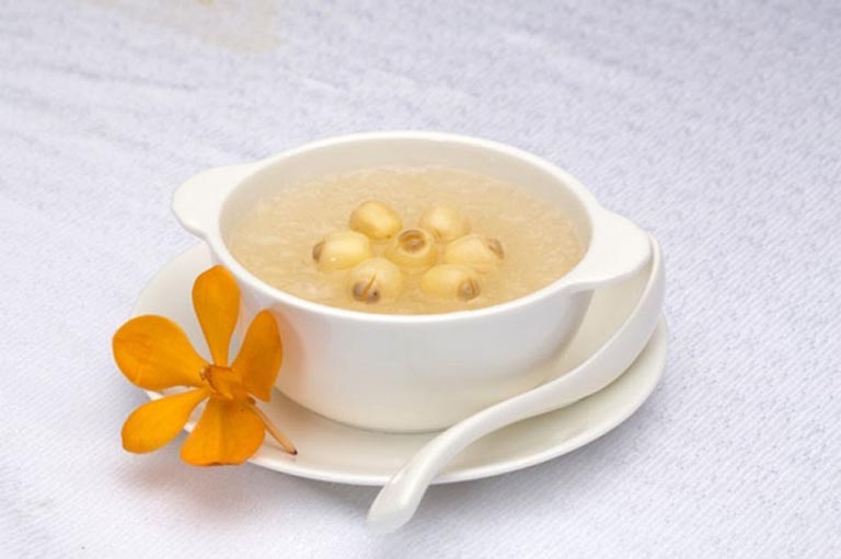 Cách chưng yến hạt sen cho bé