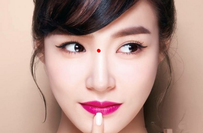 Nốt ruồi đỏ ở sơn căn là người khá tự ti và có cuộc sống xảy ra nhiều biến cố