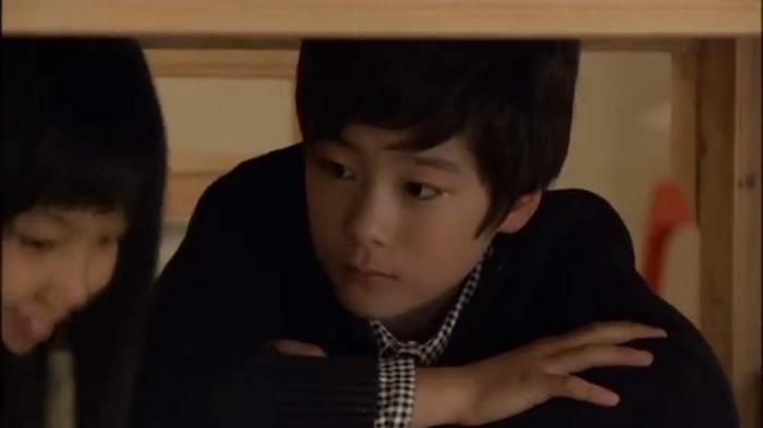 Moonbin đóng vai "chàng gốm" thời thơ ấu trong bộ phim Vườn Sao Băng
