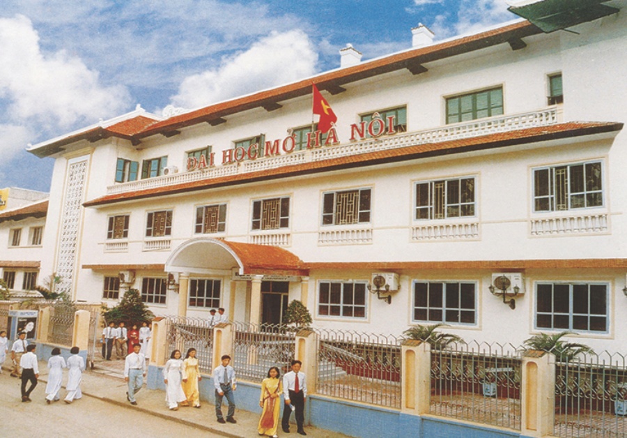 Trường Đại học Mở Hà Nội - B101 phố Nguyễn Hiền, phường Bách Khoa, quận Hai Bà Trưng, TP Hà Nội năm 2000.