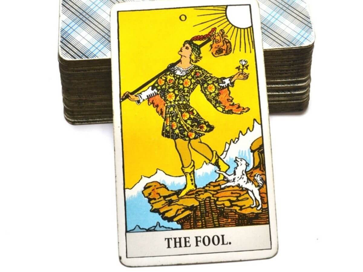 Tarot tình yêu sắp tới thông qua lá bài The Fool cho thấy cả hai cần thấu hiểu nhau hơn