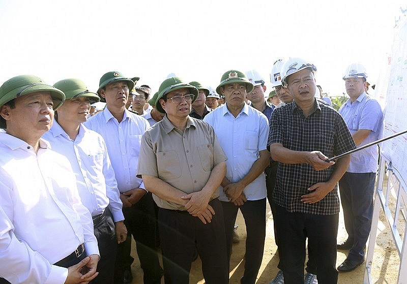Thủ tướng Phạm Minh Chính và đoàn kiểm tra đã đến Hà Tĩnh kiểm tra tiến độ xây dựng dự án cao tốc Bắc - Nam.