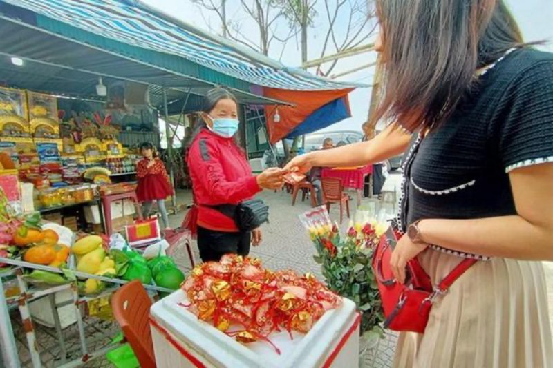 Nên đặt bát muối ở góc nhà hướng Đông Nam (cung Tài Lộc)