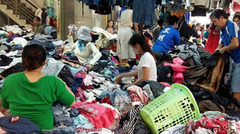 Đầu năm kiêng cho quần áo cũ