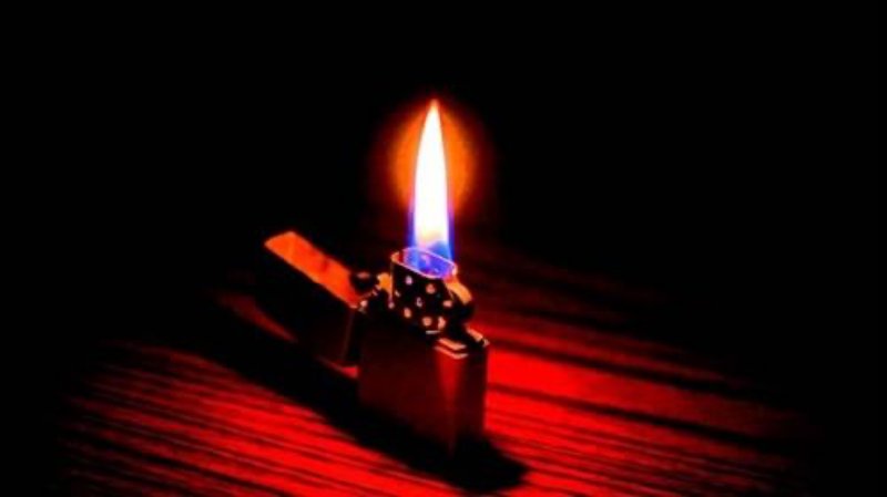 Tránh việc cho người khác mượn lửa, ngay cả lửa nhỏ nhất như bật diêm quẹt