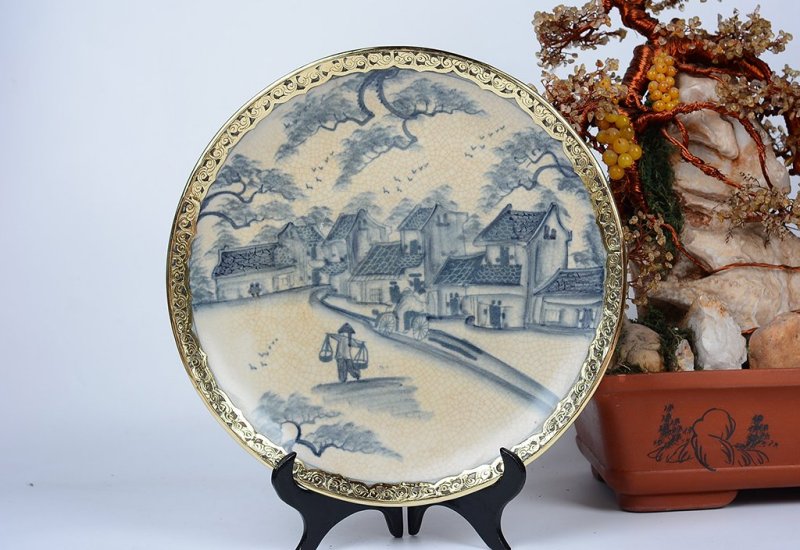 Trang trí Tết phòng khách với dĩa cảnh sứ