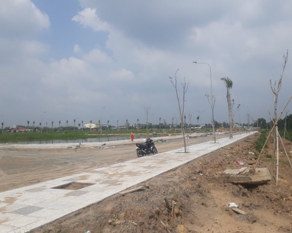 Tiến độ xây dựng trục đường N5 dự án đất nền VietUc Varea Long An 