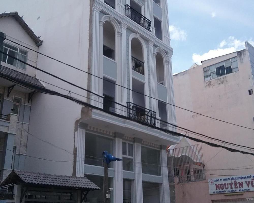 Lối đi chung cư mini khá hẹp, chung đụng với nhiều người