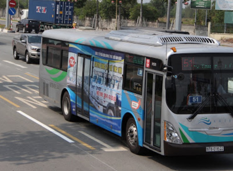 Hình ảnh xe buýt màu “xanh” do doanh nghiệp Nhật Bản đầu tư 
