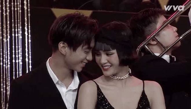 Soobin và Hiền Hồ lần đầu đứng chung sân khấu tại "The Voice 2017