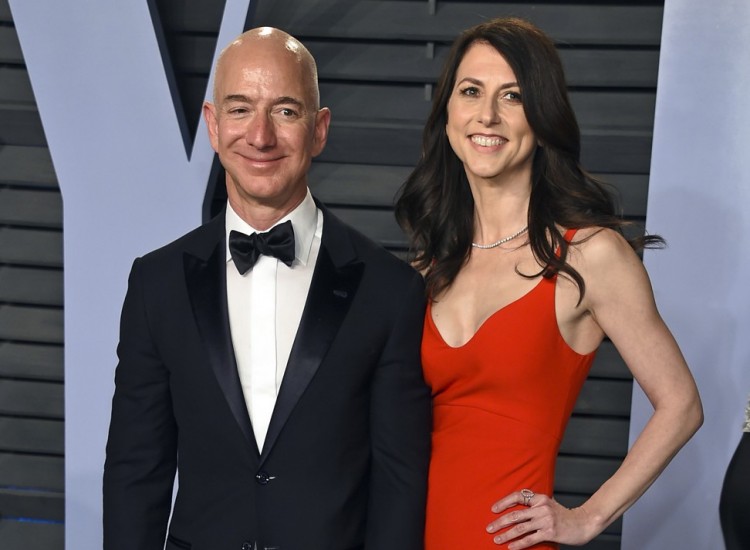 Jeff Bezos và vợ MacKenzie Bezos đến Vanity Fair Oscar Party 2018 - lần xuất hiện cuối cùng trước công chúng trong cuộc hôn nhân kéo dài 25 năm của họ