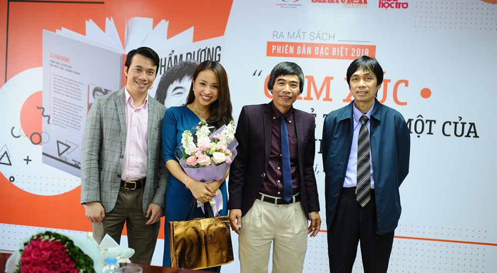 TS. Lê Thẩm Dương giao lưu với các bạn trẻ