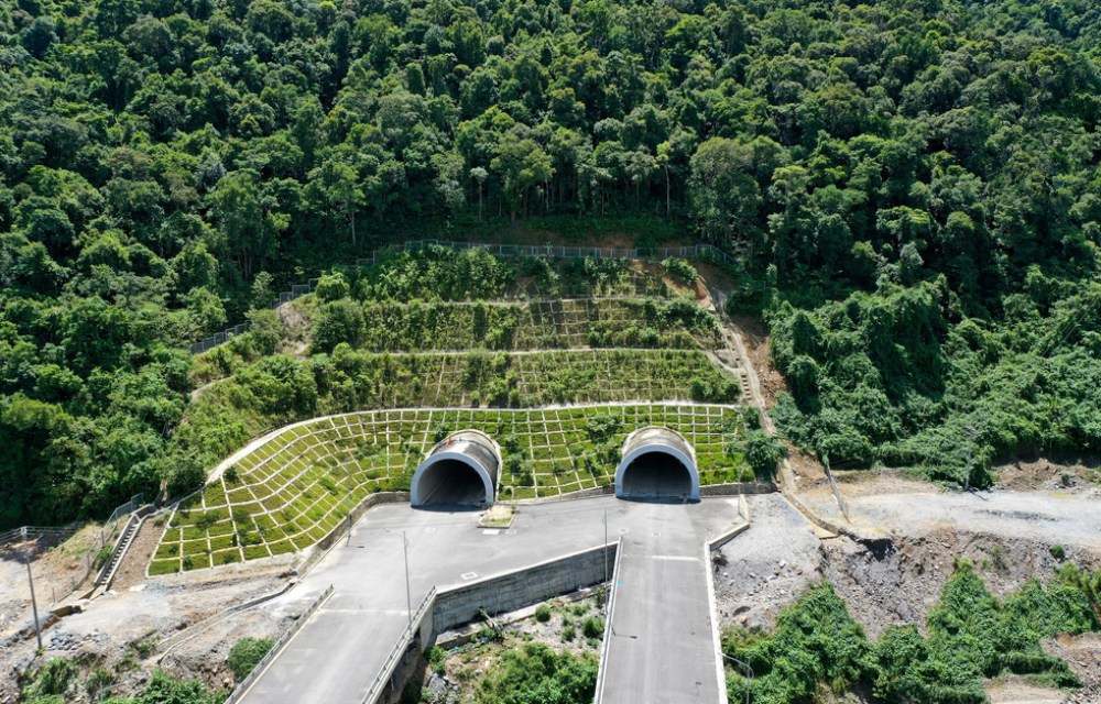 Hầm Mũi Trâu dài 1320 m đã hoàn thành