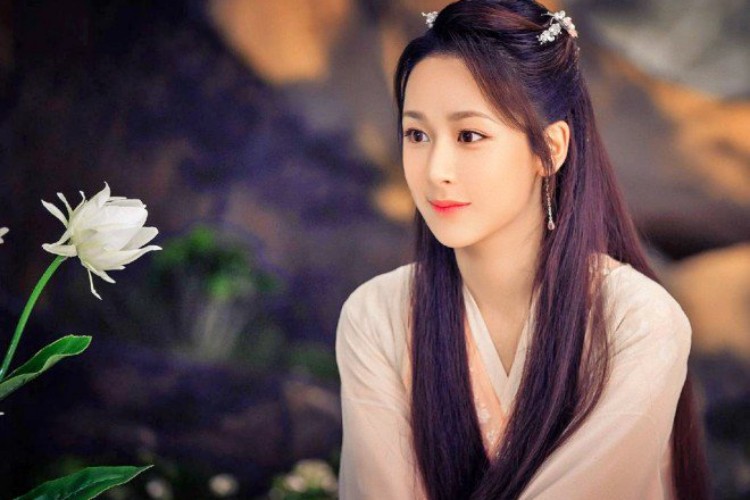 Với lợi thế diễn xuất, Dương Tử lại vượt qua Angela Baby để giành được dự án chuyển thể "Thanh Trâm Hành". Đây là tác phẩm được chuyển thể từ series tiểu thuyết "Trâm" nổi tiếng.