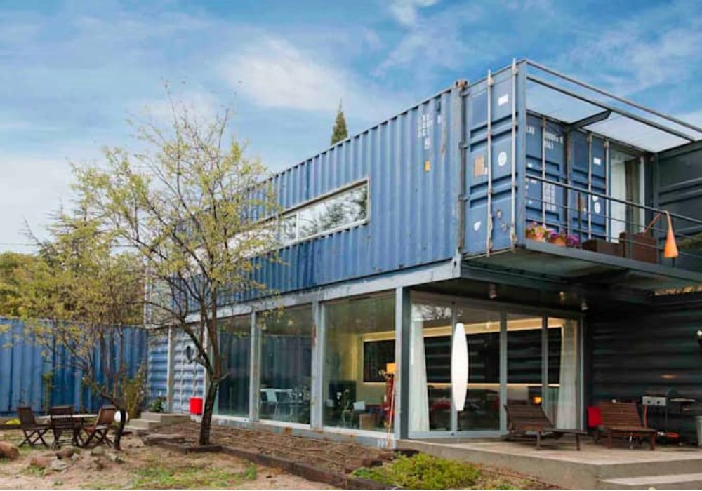 Mẫu nhà đẹp bằng container: Xếp chồng xô lệch, dỡ vỏ lắp kính